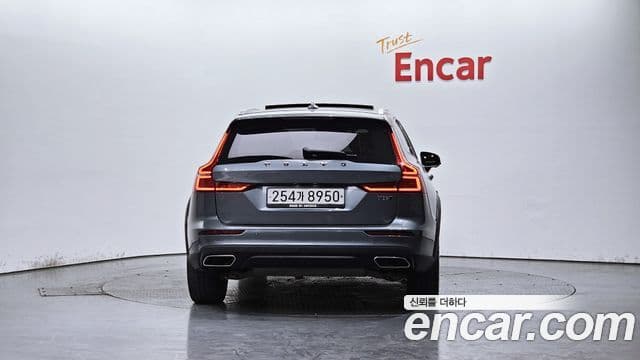 Volvo V60 Cross Country 2nd Gen 4
