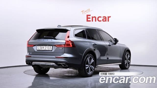 Volvo V60 Cross Country 2nd Gen 2