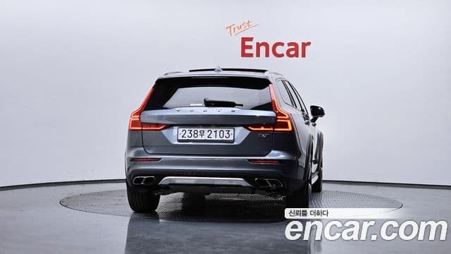 Volvo V60 Cross Country 2nd Gen 4