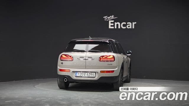 MINI Cooper Clubman 4