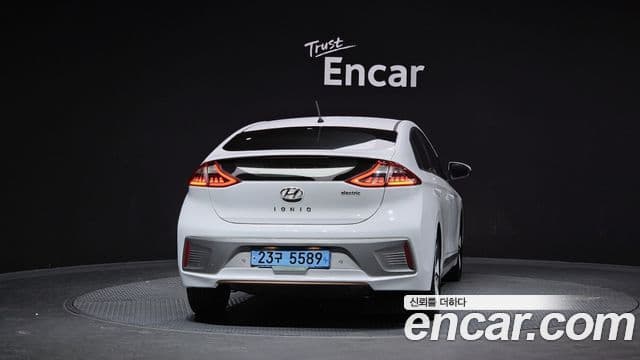 Hyundai Ioniq Electric 4