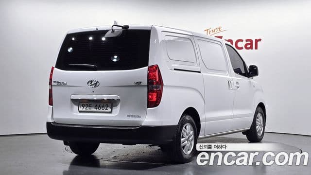 Hyundai The New Grand Starex 2