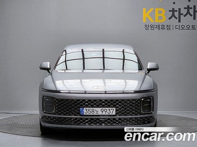 Hyundai Grandeur (GN7) 2