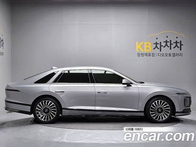 Hyundai Grandeur (GN7) 4