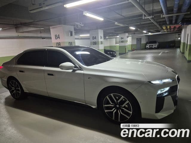 BMW i7 (G70) 3