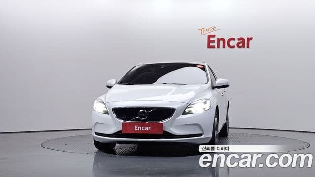 Volvo V40 3