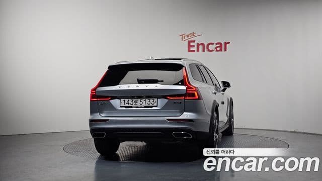 Volvo V60 Cross Country 2nd Gen 4