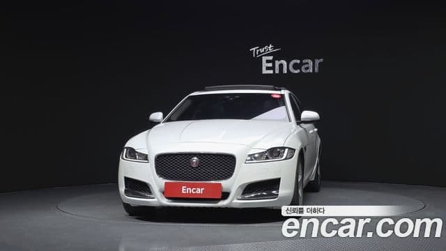 Jaguar XF (X260) 3