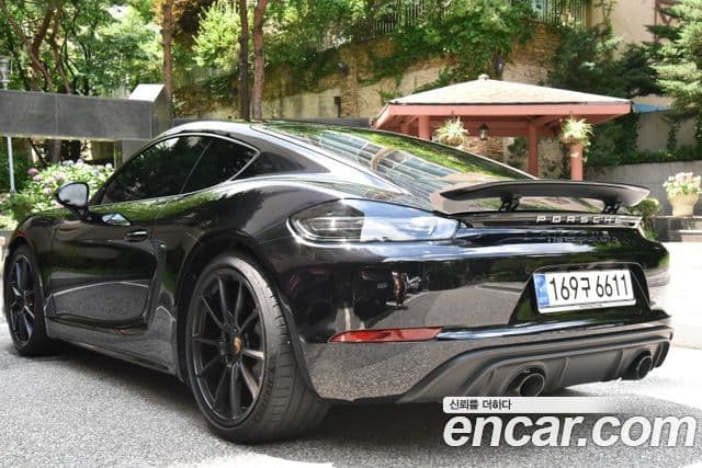 Porsche 718 Cayman 2