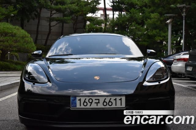 Porsche 718 Cayman 3
