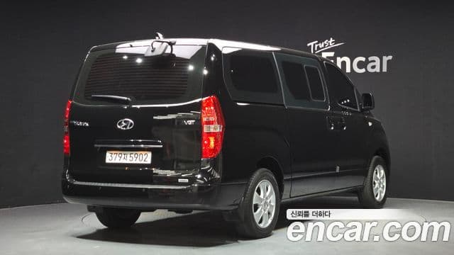Hyundai The New Grand Starex 2