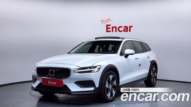 Volvo V60 Cross Country 2nd Gen 1