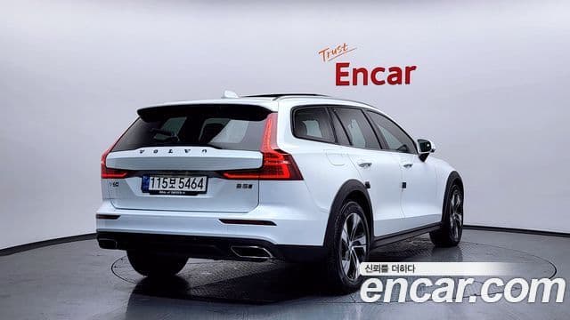 Volvo V60 Cross Country 2nd Gen 2