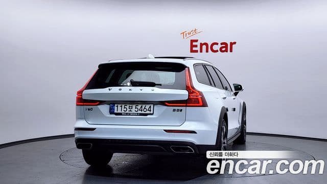 Volvo V60 Cross Country 2nd Gen 4