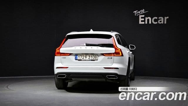 Volvo V60 Cross Country 2nd Gen 4