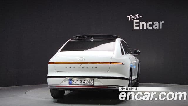 Hyundai Grandeur (GN7) 3