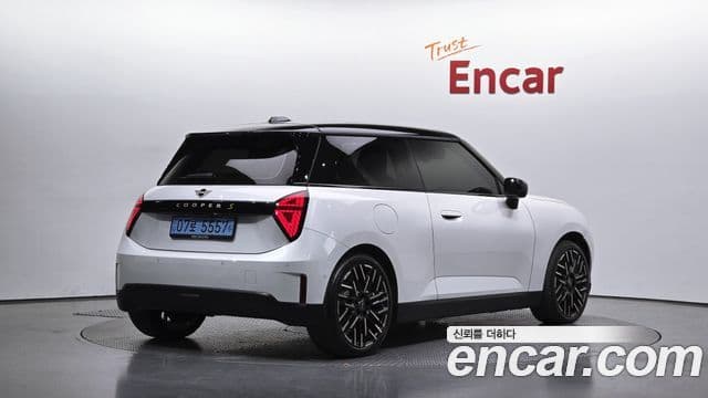 MINI Cooper Electric 4th Gen 2
