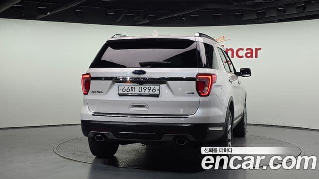 Ford Explorer 4