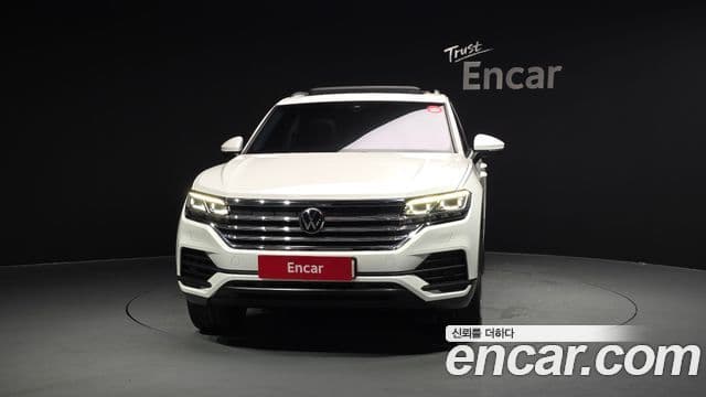 Volkswagen Touareg 3rd Gen 3