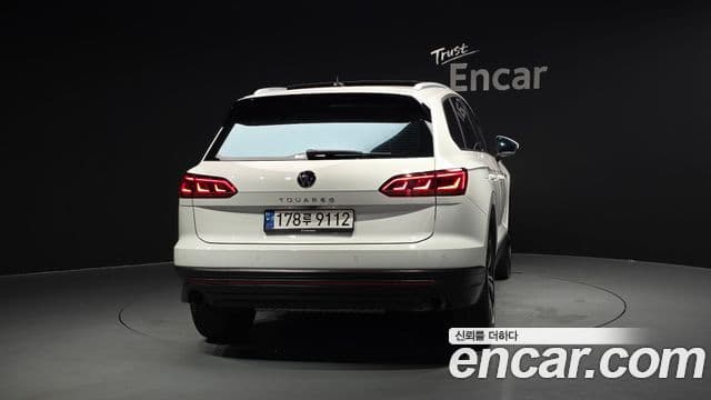 Volkswagen Touareg 3rd Gen 4