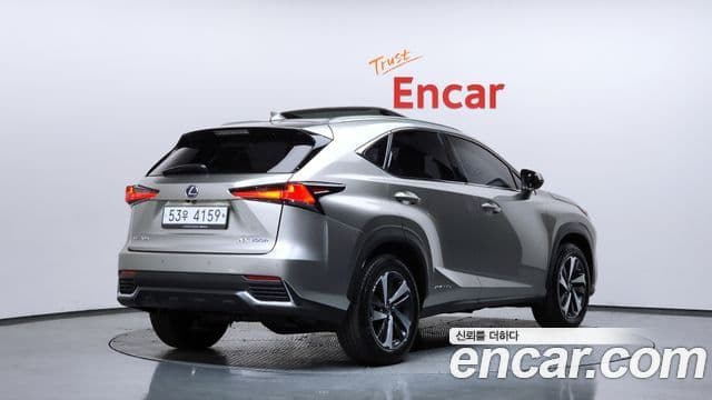 Lexus NX300h 2