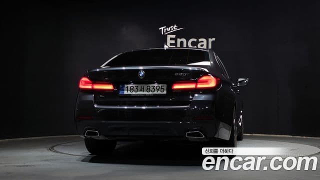 BMW 5 Series (G30) 3