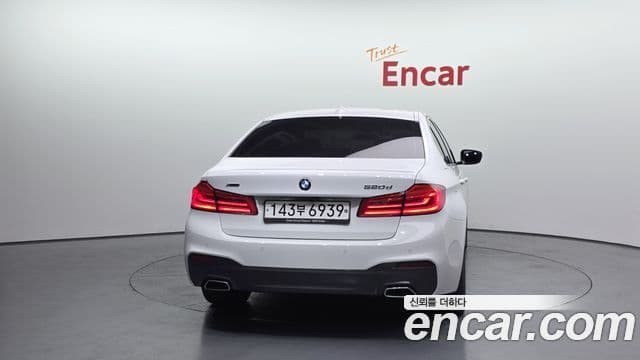 BMW 5 Series (G30) 3
