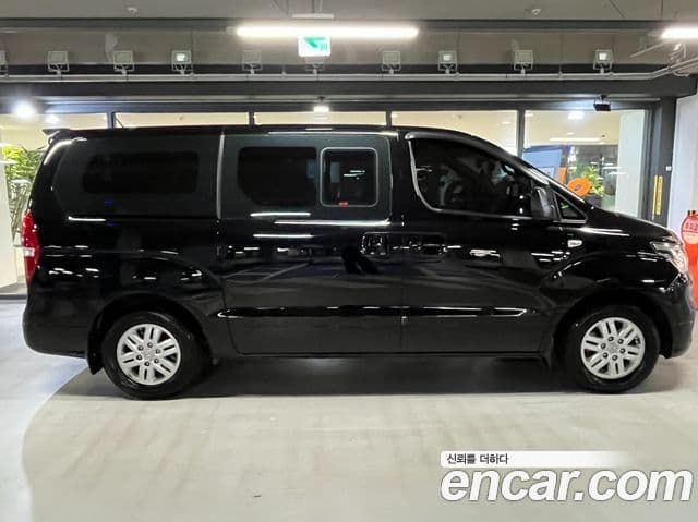 Hyundai The New Grand Starex 3