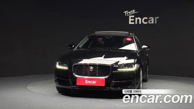 Jaguar XE 3