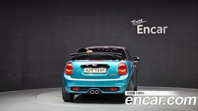 MINI Cooper S Convertible 4