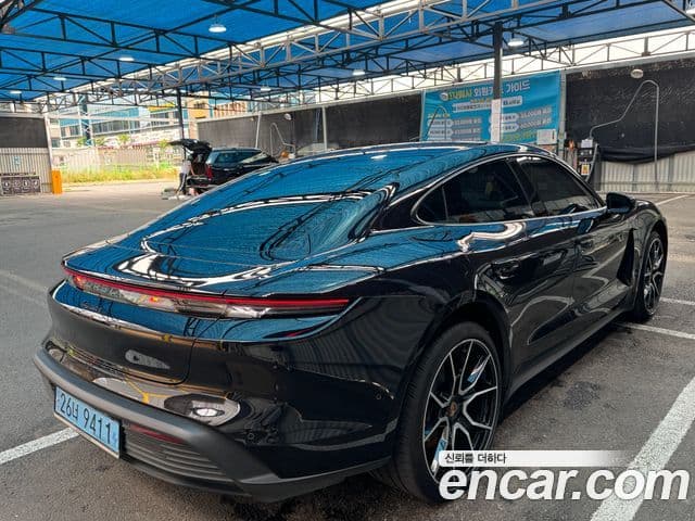 Porsche Taycan 3