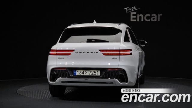Genesis GV70 4
