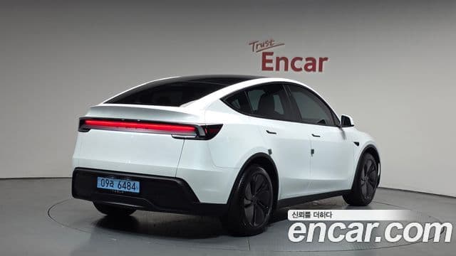 Tesla Model Y 2