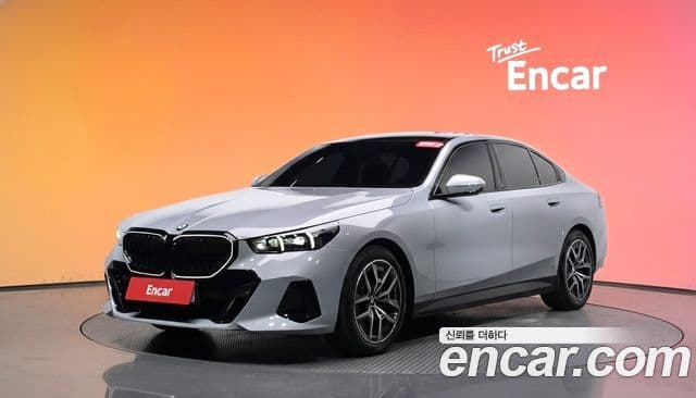 BMW 5 Series (G60)