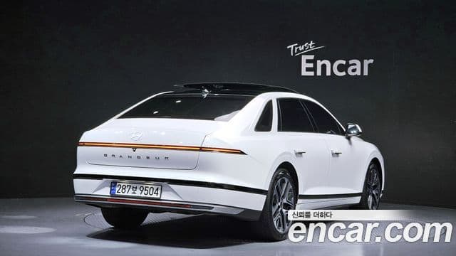 Hyundai Grandeur (GN7) 2