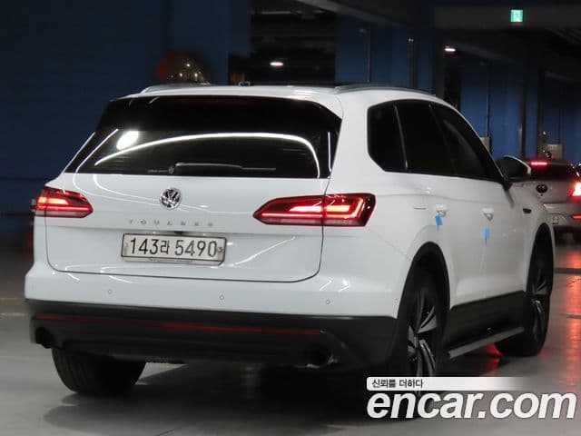 Volkswagen Touareg 3rd Gen 2