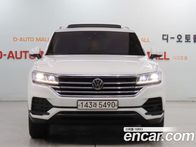 Volkswagen Touareg 3rd Gen 3