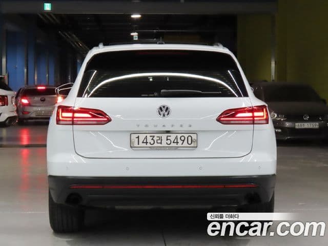 Volkswagen Touareg 3rd Gen 4