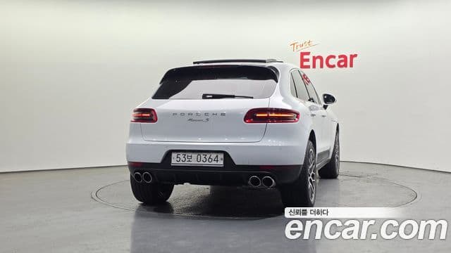 Porsche Macan 3