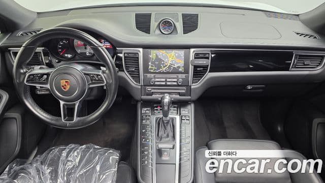 Porsche Macan 4
