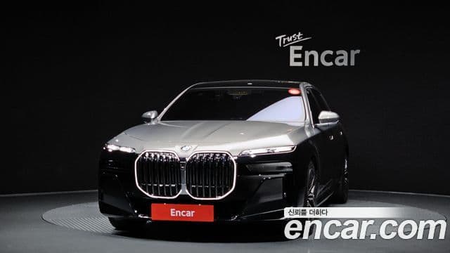 BMW 7 Series (G70) 2