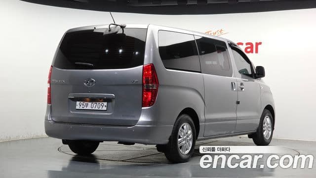Hyundai The New Grand Starex 2