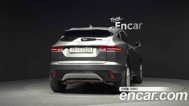 Jaguar E-PACE 4