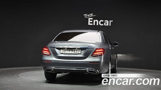 Mercedes-Benz E-Class W213 4