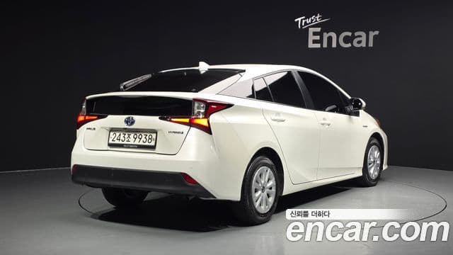 Toyota Prius 4th Gen 2