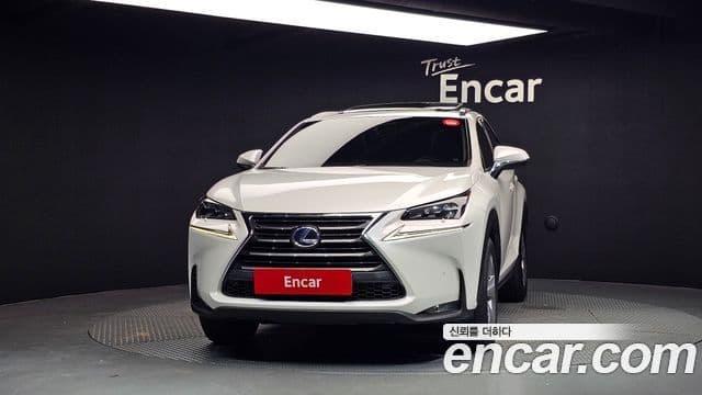 Lexus NX300h 3