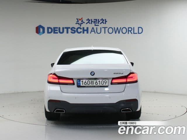 BMW 5 Series (G30) 4
