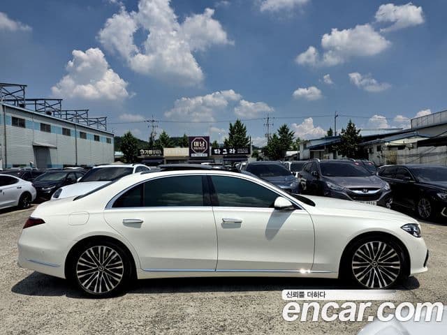 Mercedes-Benz S-Class W223 3
