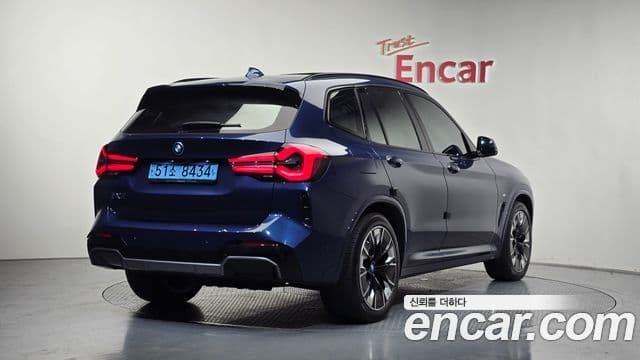 BMW iX3 2
