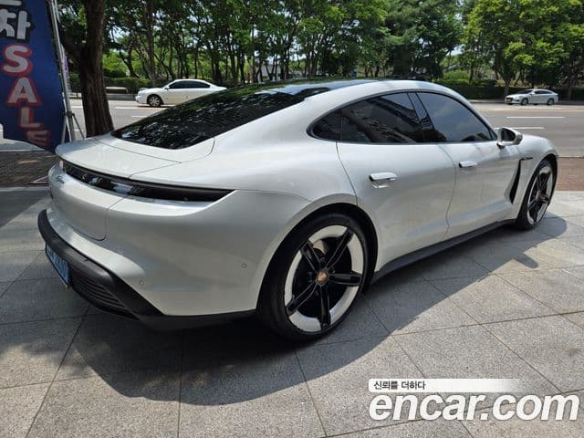 Porsche Taycan 2